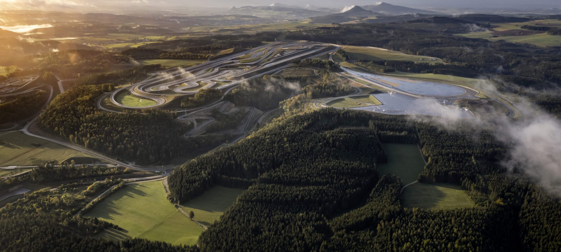 Prüf- und Technologiezentrum (PTZ) Immendingen: Bündelung der weltweiten Fahrerprobung an einem Ort

Test and Technology Center in Immendingen: Consolidation of worldwide vehicle testing in one location